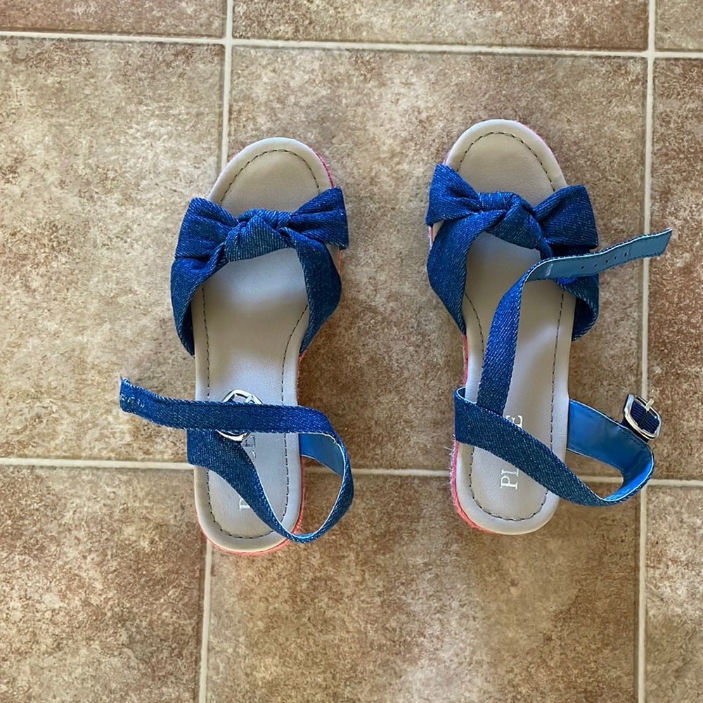 WORN ONCE! GIRLS SANDALS!